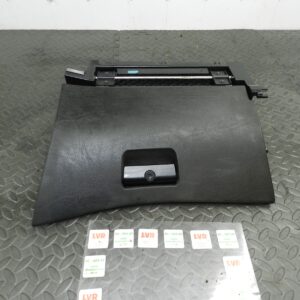 143. 2003 BMW E46 318Ci CONVERTIBLE. GLOVE BOX LID + HOUSING
