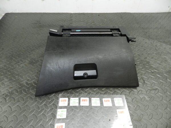 143. 2003 BMW E46 318Ci CONVERTIBLE. GLOVE BOX LID + HOUSING