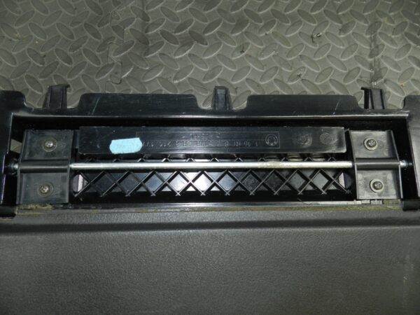 143. 2003 BMW E46 318Ci CONVERTIBLE. GLOVE BOX LID + HOUSING - Image 3