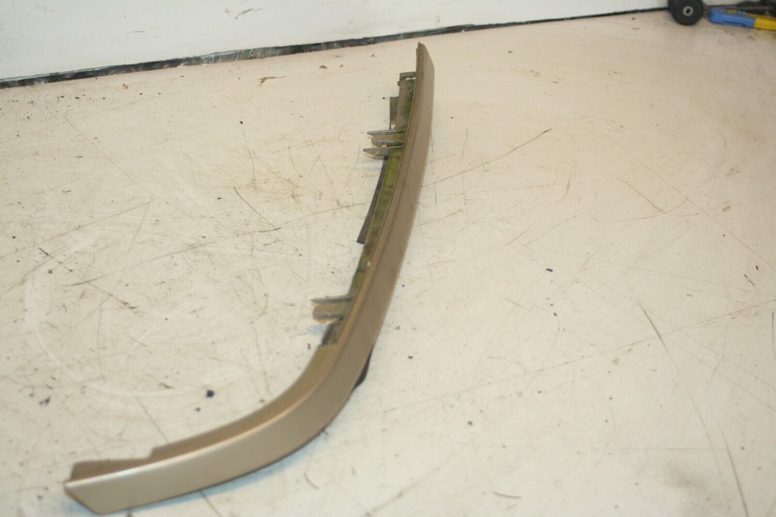 1990 FORD GRANADA MK3. LOWER HEADLIGHT TRIM IN GOLD - Image 3