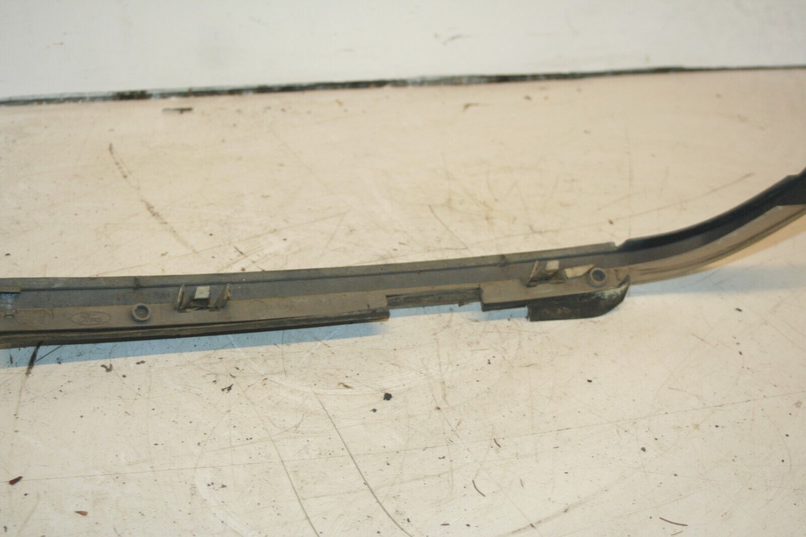 1990 FORD GRANADA MK3. LOWER HEADLIGHT TRIM IN GOLD - Image 4