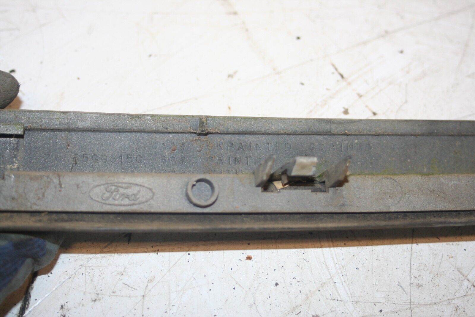 1990 FORD GRANADA MK3. LOWER HEADLIGHT TRIM IN GOLD - Image 5