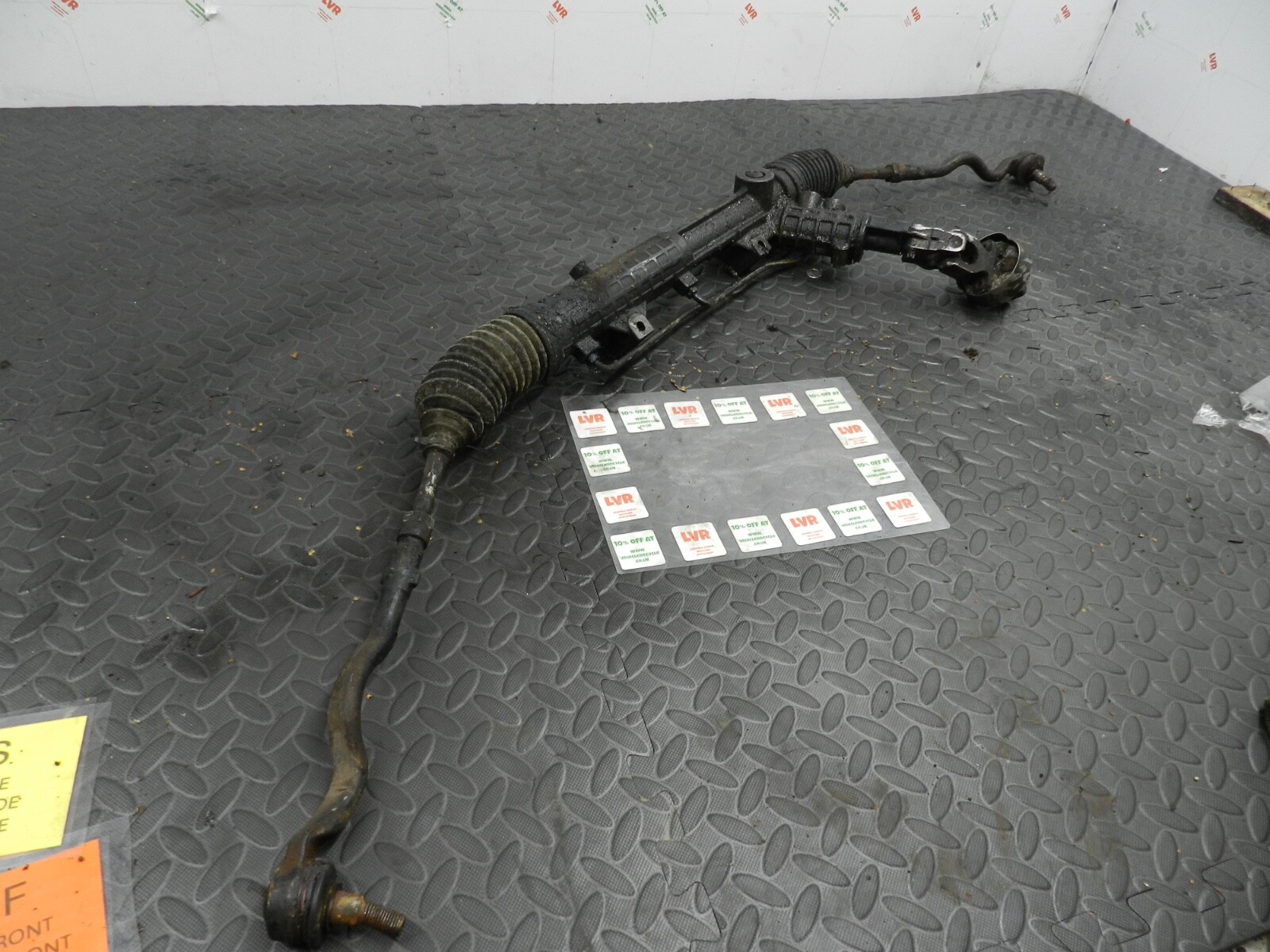 143. 2003 BMW E46 318Ci CONVERTIBLE. STEERING RACK