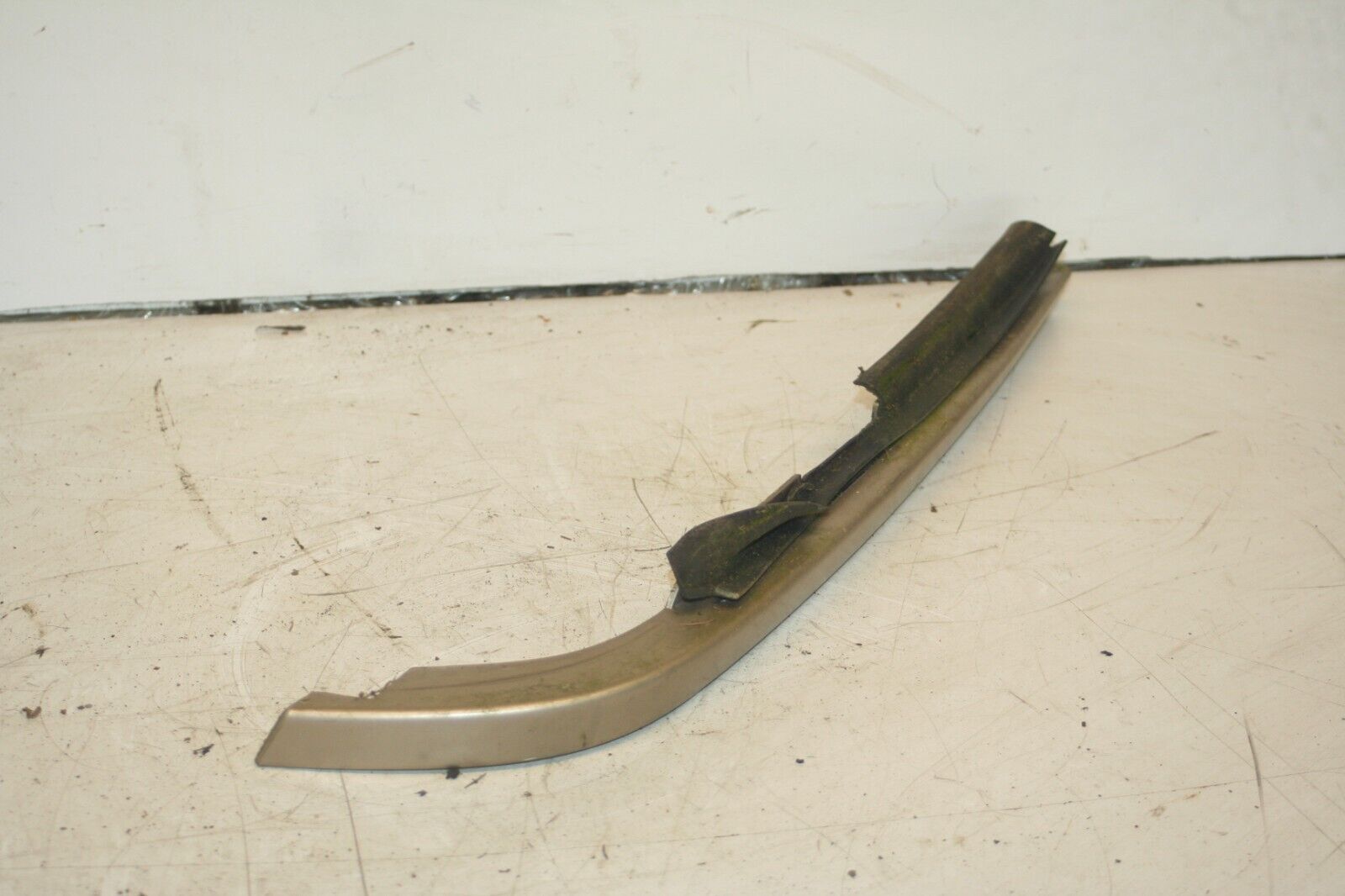 1990 FORD GRANADA MK3. LOWER HEADLIGHT TRIM IN GOLD - Image 2