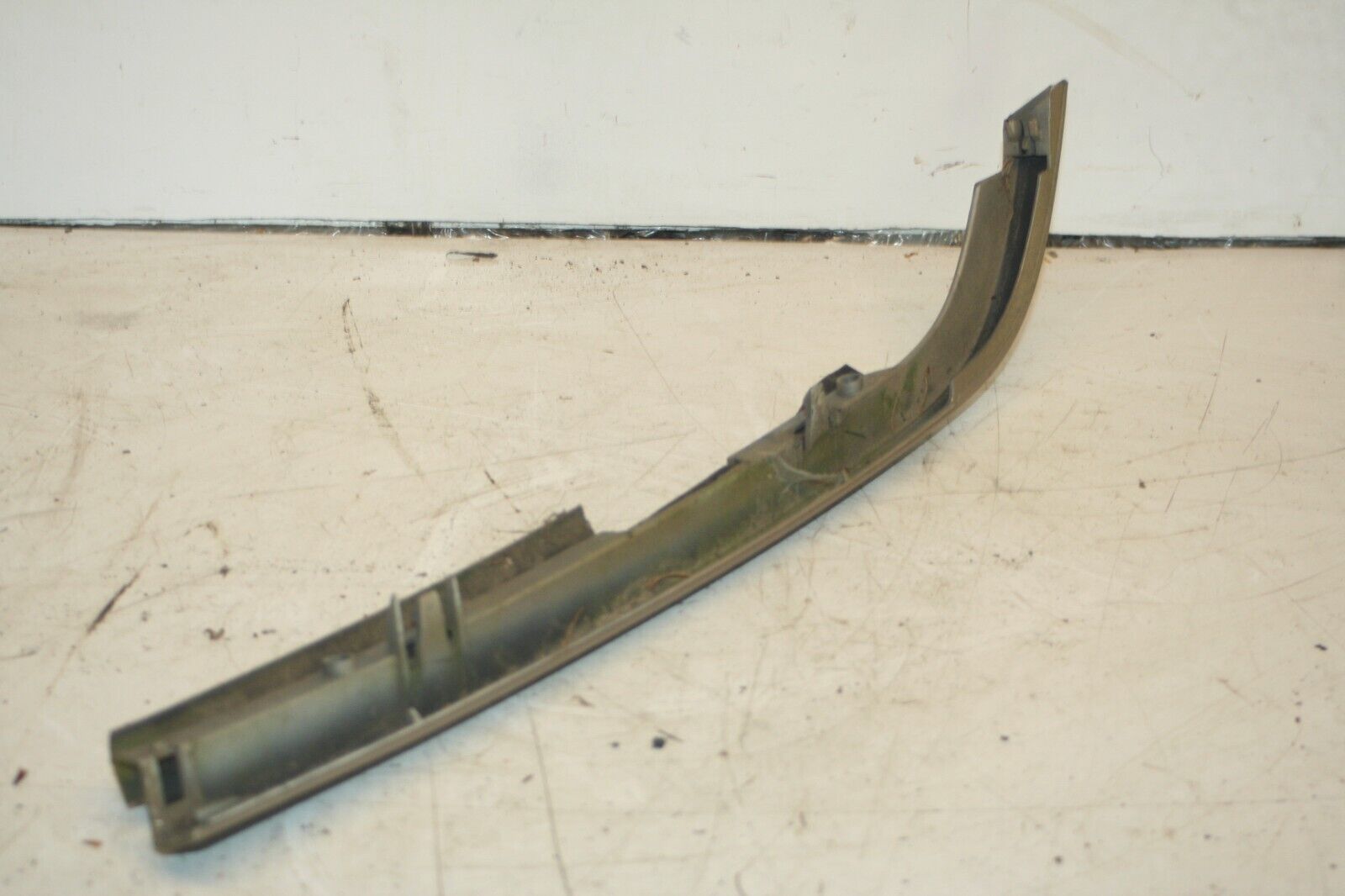 1990 FORD GRANADA MK3. LOWER HEADLIGHT TRIM IN GOLD - Image 4