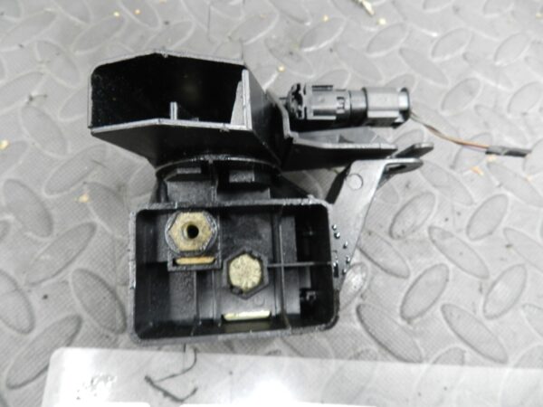 143. 2003 BMW E46 318Ci CONVERTIBLE. POSITIVE CONNECTOR COVER POINT - Image 3