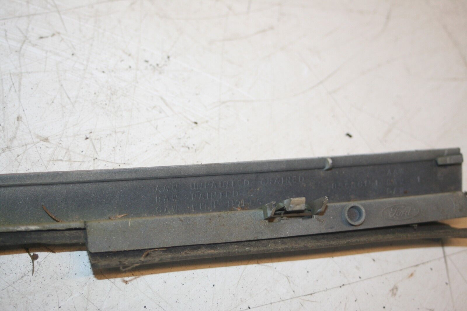 1990 FORD GRANADA MK3. LOWER HEADLIGHT TRIM IN GOLD - Image 6