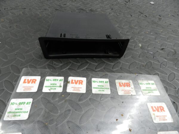 143. 2003 BMW E46 318Ci CONVERTIBLE. CENTRE CONSOLE STORAGE POCKET 8243086