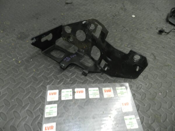 143. 2003 BMW E46 318Ci CONVERTIBLE. PASSENGER SIDE ROOF FRAME BRACKET