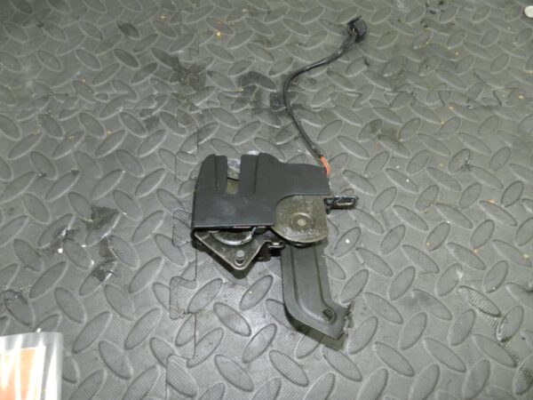 143. 2003 BMW E46 318Ci CONVERTIBLE. PASSENGER SIDE ROOF LATCH 8248313 - Image 5