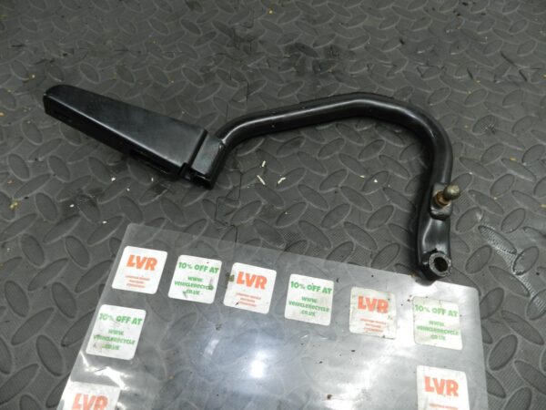 143. 2003 BMW E46 318Ci CONVERTIBLE. DRIVER SIDE STORAGE LID HINGE - Image 2