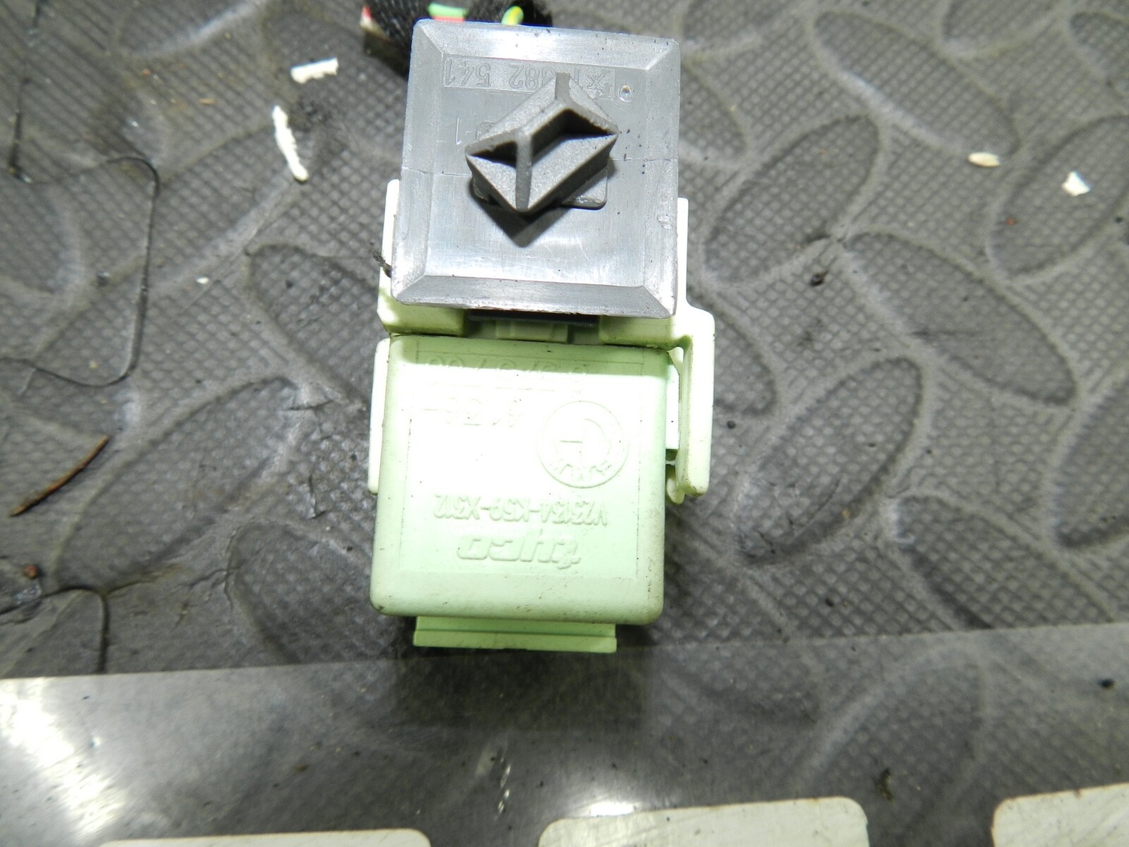 143. 2003 BMW E46 318Ci CONVERTIBLE. 8373700 GREEN RELAY - Image 2