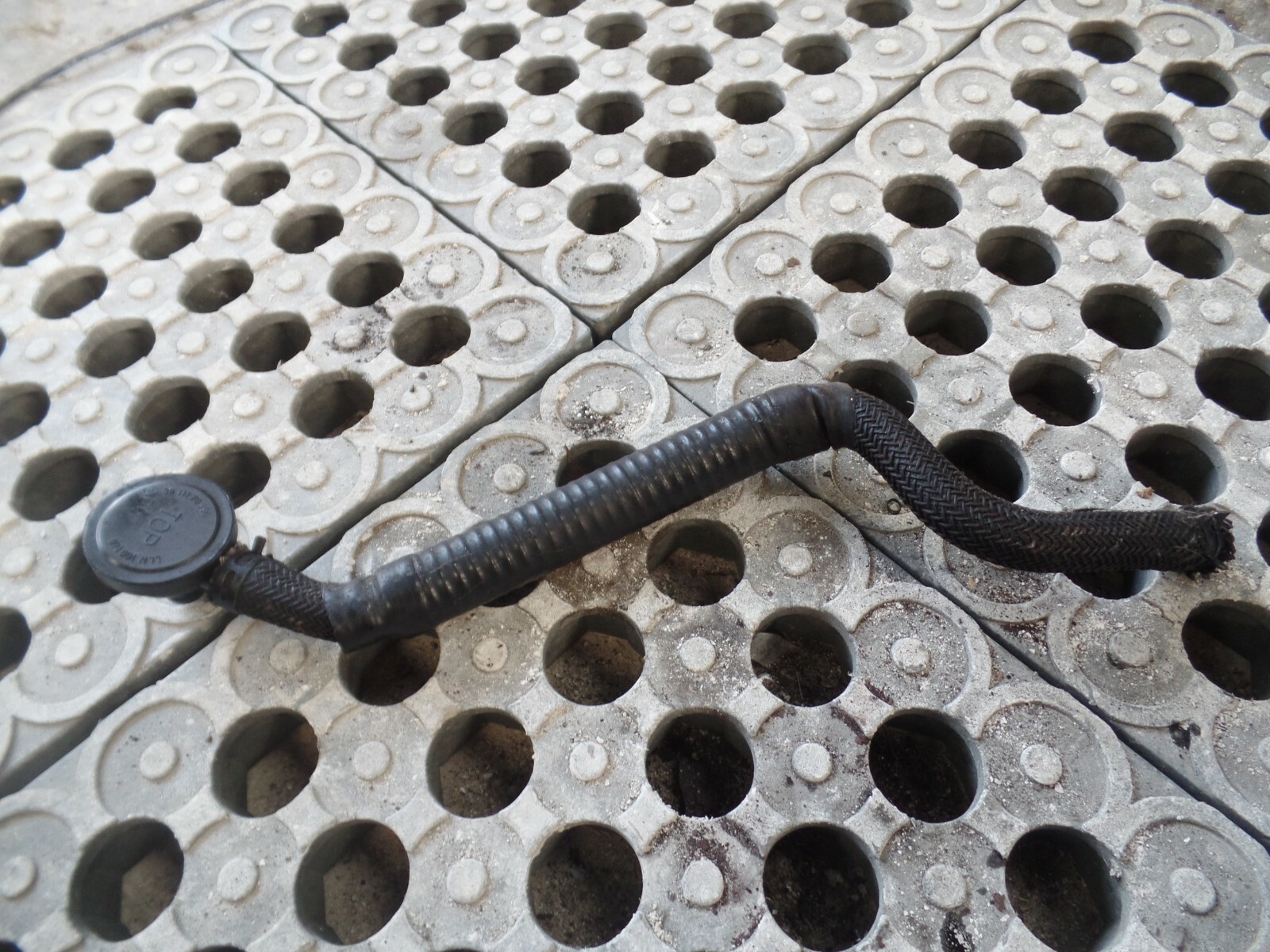 Land rover Discovery TD5 2.5 Breather Pipe Crankcase Ventilation