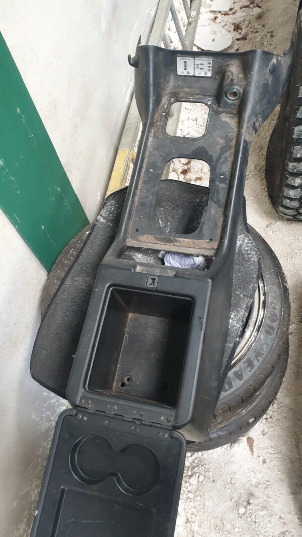 Land rover Discovery TD5 Centre Console / Tunnel Trim Panel - Image 2
