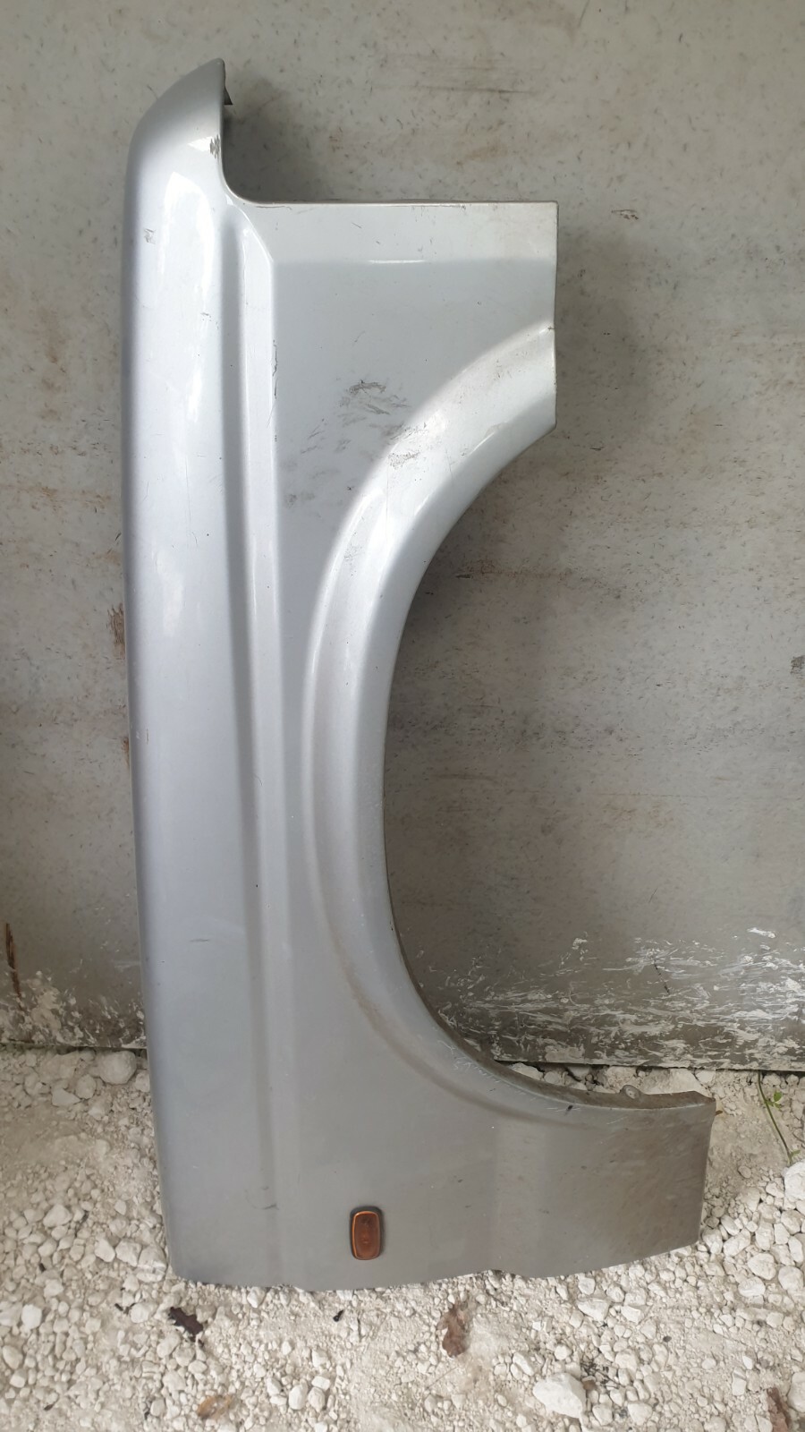 Land rover Discovery TD5 Drivers Side O/S/F Wing Panel in Silver