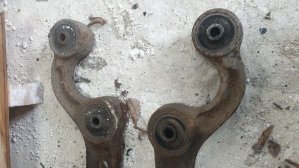 Land rover Discovery TD5 Front Trailing Arm Radius Radial Bar. 1 Supplied. - Image 2