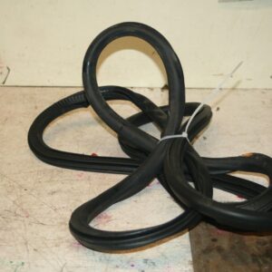 2013 VAUXHALL ADAM 1.4 PETROL MANUAL. OSF DRIVER SIDE FRONT DOOR SEAL RUBBER
