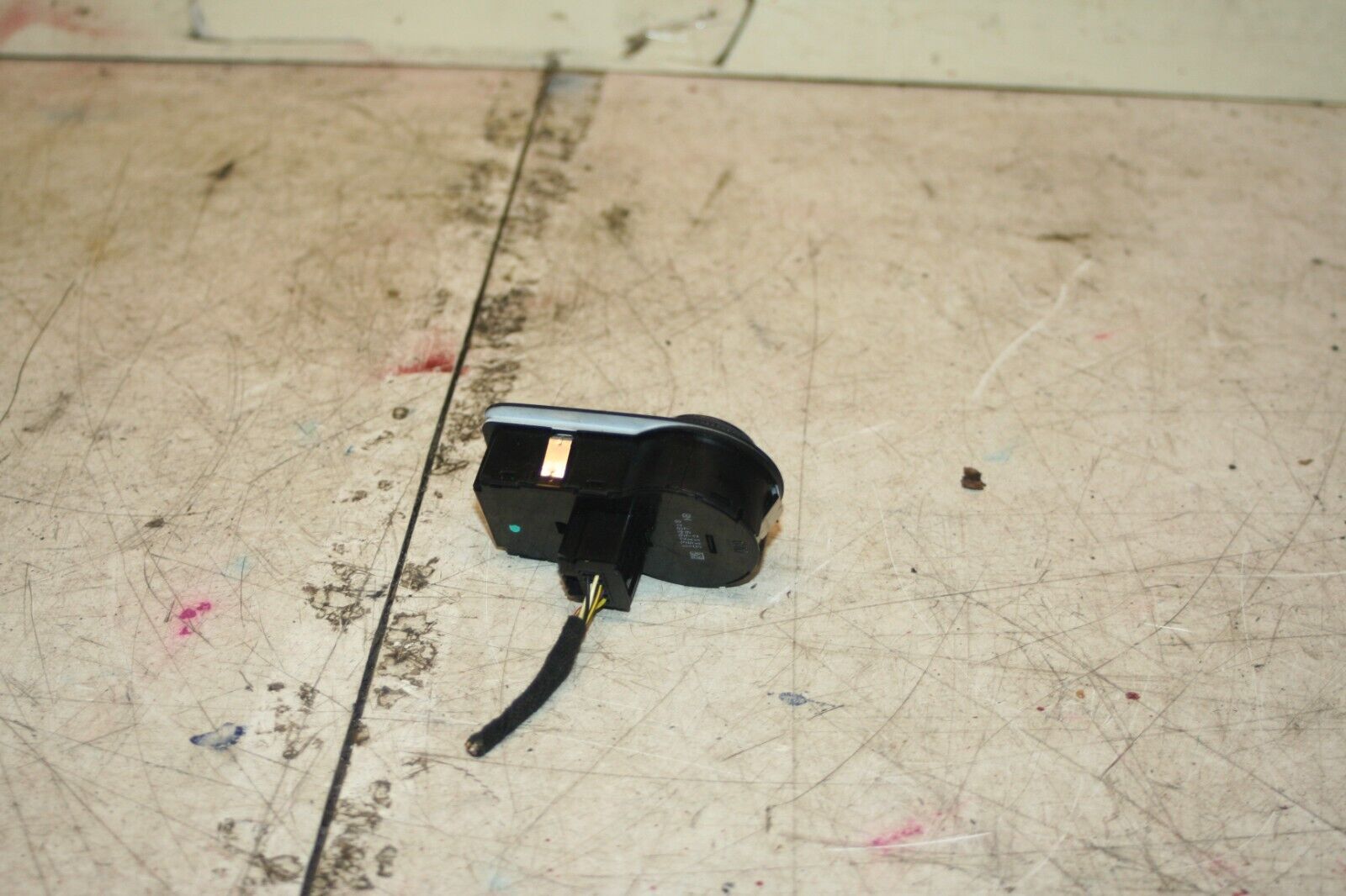 2013 VAUXHALL ADAM 1.4 PETROL MANUAL. HEADLIGHT SWITCH - Image 2