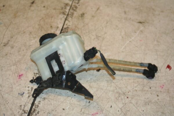 2013 VAUXHALL ADAM 1.4 PETROL MANUAL. BRAKE FLUID BOTTLE - Image 2