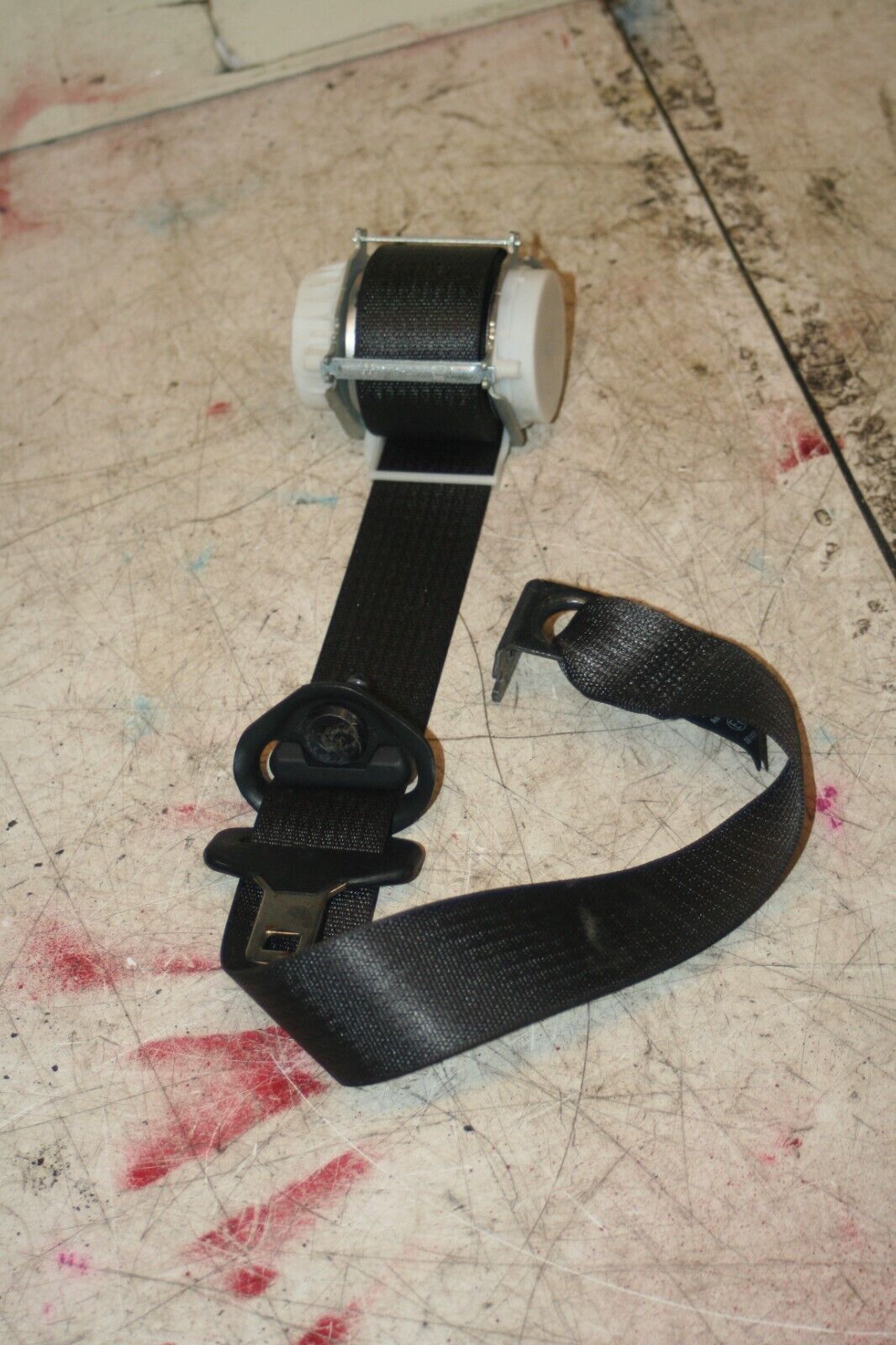 2013 VAUXHALL ADAM 1.4 PETROL MANUAL. OSR DRIVER REAR SEAT BELT - Image 3