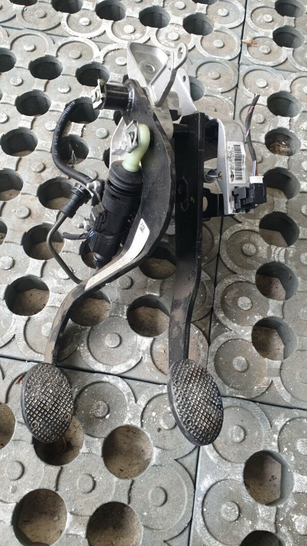 Mini Countryman 2014 R60 Brake & Clutch Pedal Box 678711