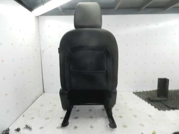 2011 NISSAN QASHQAI J10 MK1. PASSENGER SIDE FRONT SEAT - Image 4