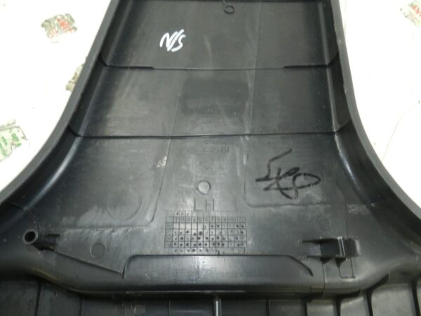 2011 NISSAN QASHQAI J10 MK1. PASSENGER SIDE B PILLAR LOWER TRIM - Image 5
