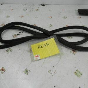 2011 NISSAN QASHQAI J10 MK1. BOOT LID TAILGATE DOOR RUBBER SEAL