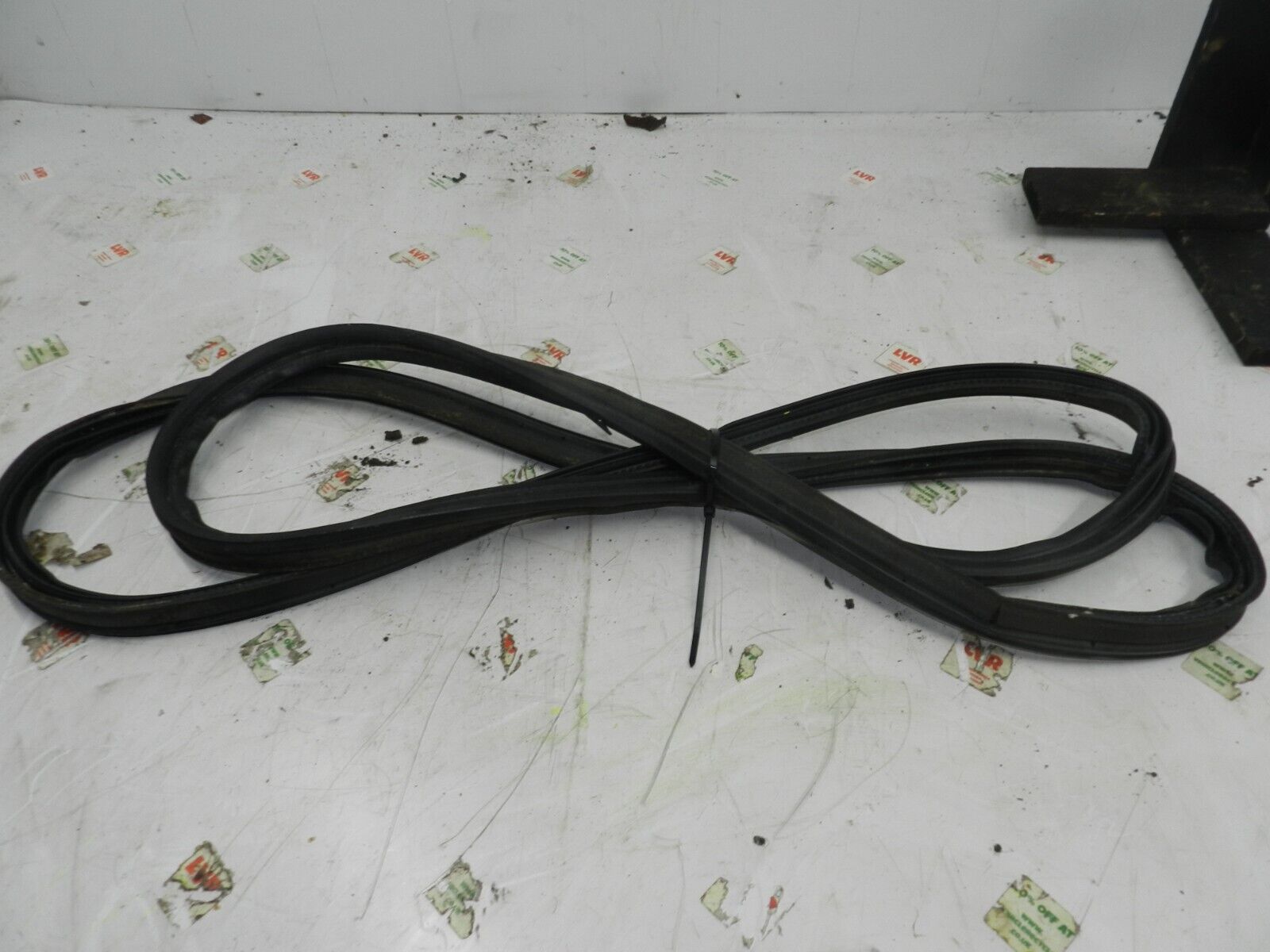 2011 NISSAN QASHQAI J10 MK1. BOOT LID TAILGATE DOOR RUBBER SEAL - Image 2