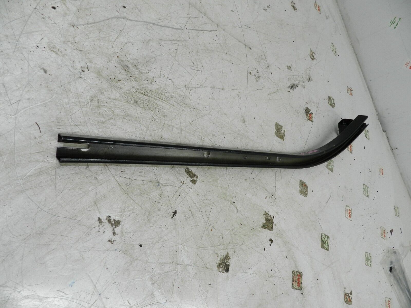 2015 CITROEN BERLINGO MK2. SLIDING DOOR PASSENGER SIDE TOP INNER RUNNER GUIDE - Image 3