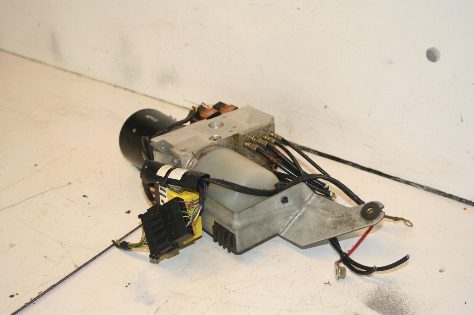 MERCEDES CLK W209. CONVERTIBLE ROOF MOTOR PUMP - Image 3