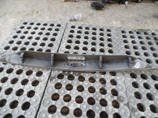 2013 Mk3 Ford Focus Rear Bootlid Handle / Trim / Cover *Excluding Switch - Image 3