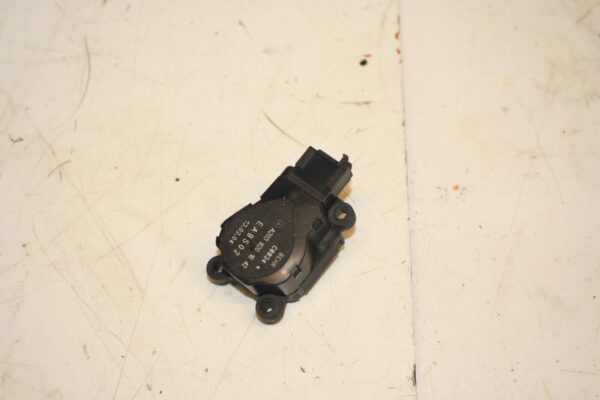 MERCEDES CLK W209. HEATER CONTROL FLAP ACTUATOR A2038201642 - Image 2