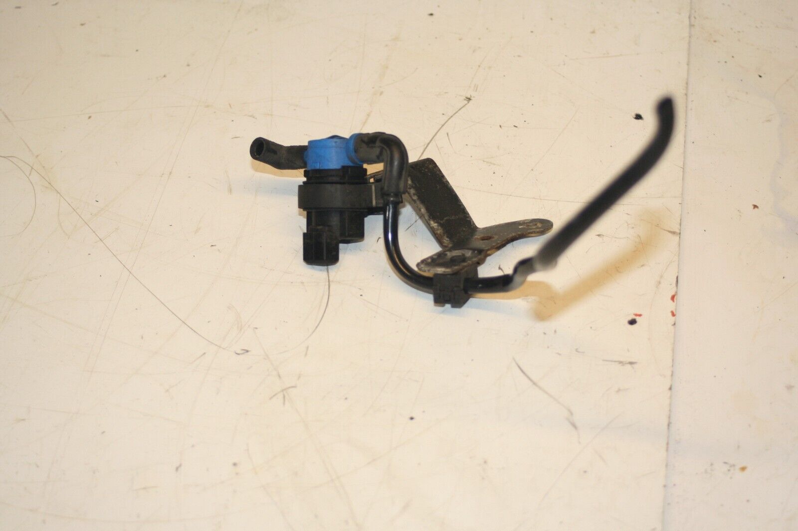 MERCEDES CLK W209. VACUUM ACTUATOR - Image 2