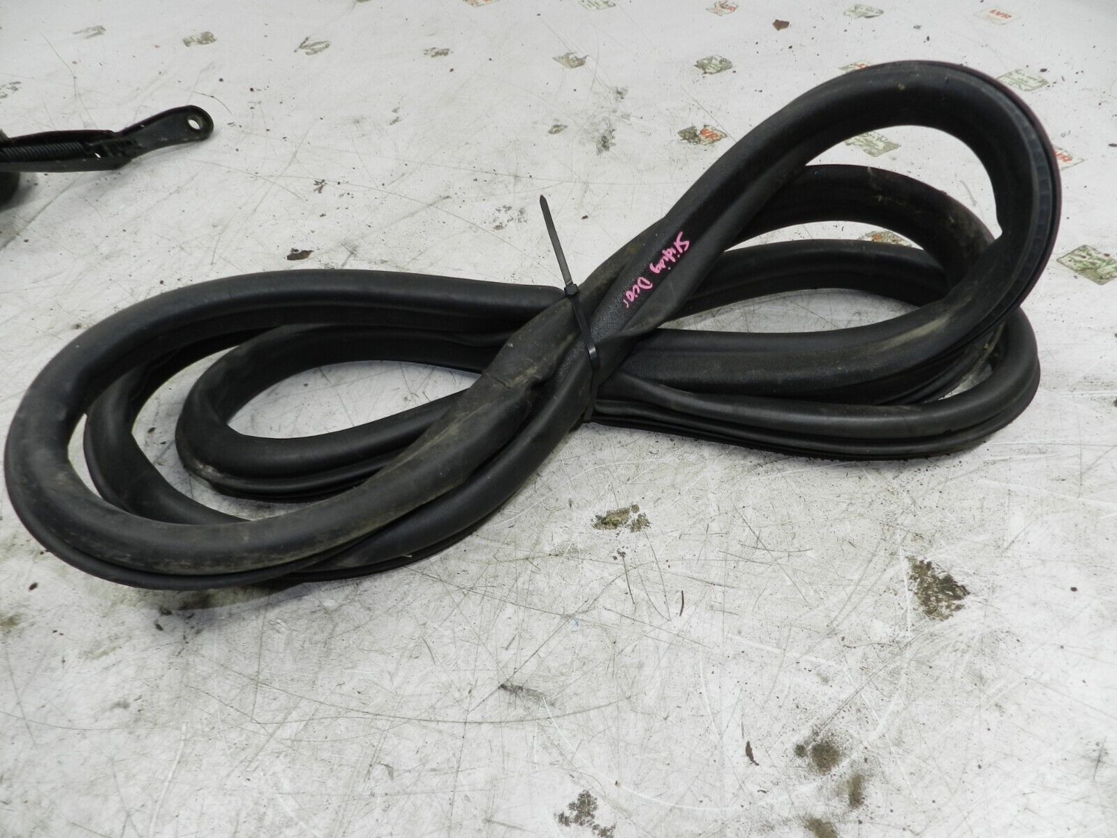 2015 CITROEN BERLINGO MK2. NS SLIDING DOOR SEAL RUBBER