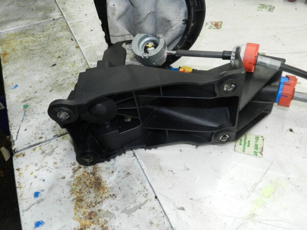 2011 NISSAN QASHQAI J10 MK1. 6 SPEED GEAR SELECTOR AND LINKAGE - Image 5