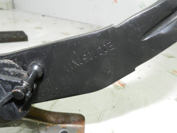 2011 NISSAN QASHQAI J10 MK1. CLUTCH PEDAL E001052X11 - Image 2