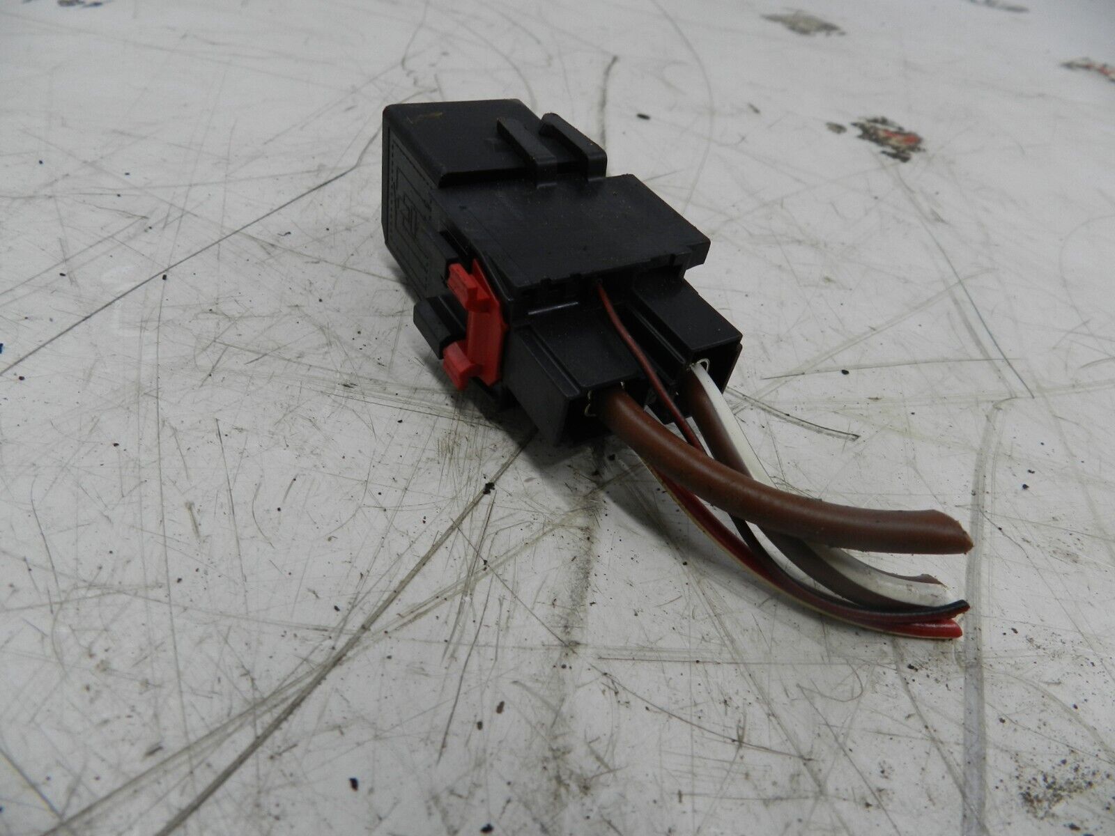 2006 LAND ROVER FREELANDER 1 FACELIFT TD4 L314. RELAY AND HOUSING - Image 2