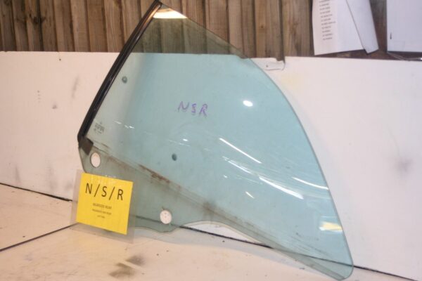 MERCEDES CLK W209. DRIVER SIDE REAR QUARTER GLASS - Image 2