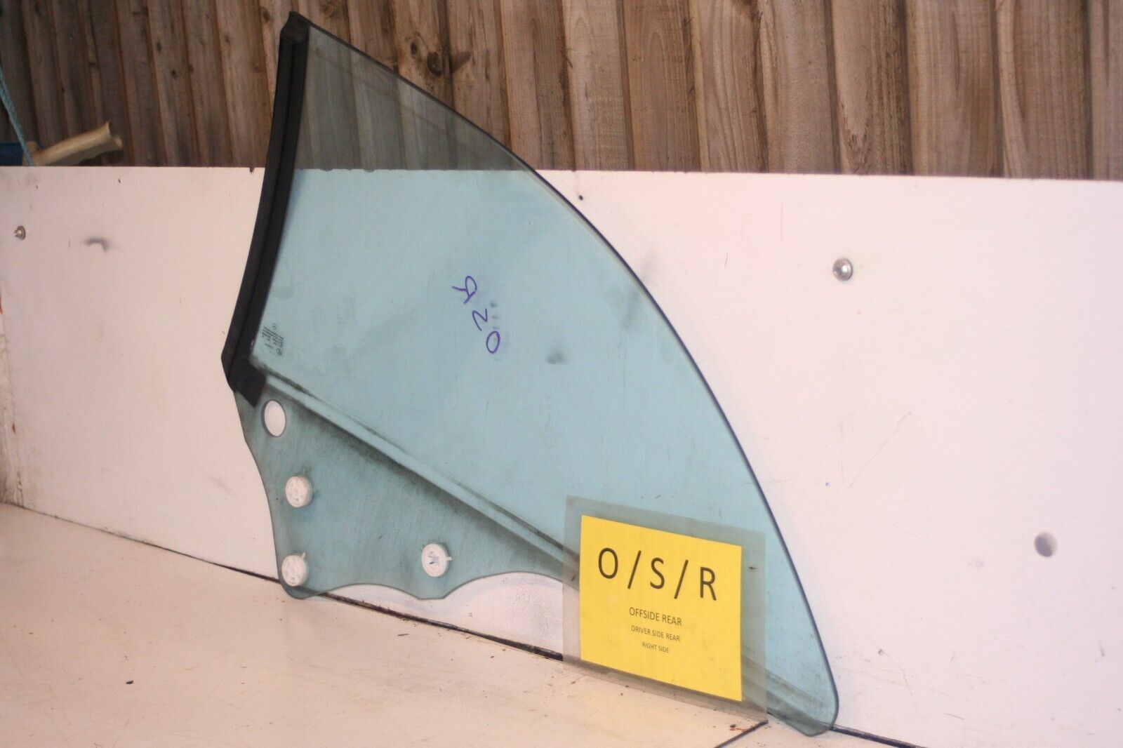 MERCEDES CLK W209. PASSENGER SIDE REAR QUARTER GLASS - Image 4