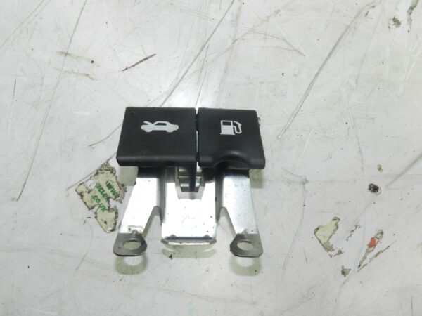 2011 NISSAN QASHQAI J10 MK1. FUEL BONNET RELEASE LEVER