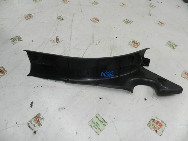 2011 NISSAN QASHQAI J10 MK1. PASSENGER SIDE REAR FLOOR KICK TRIM SILL - Image 3