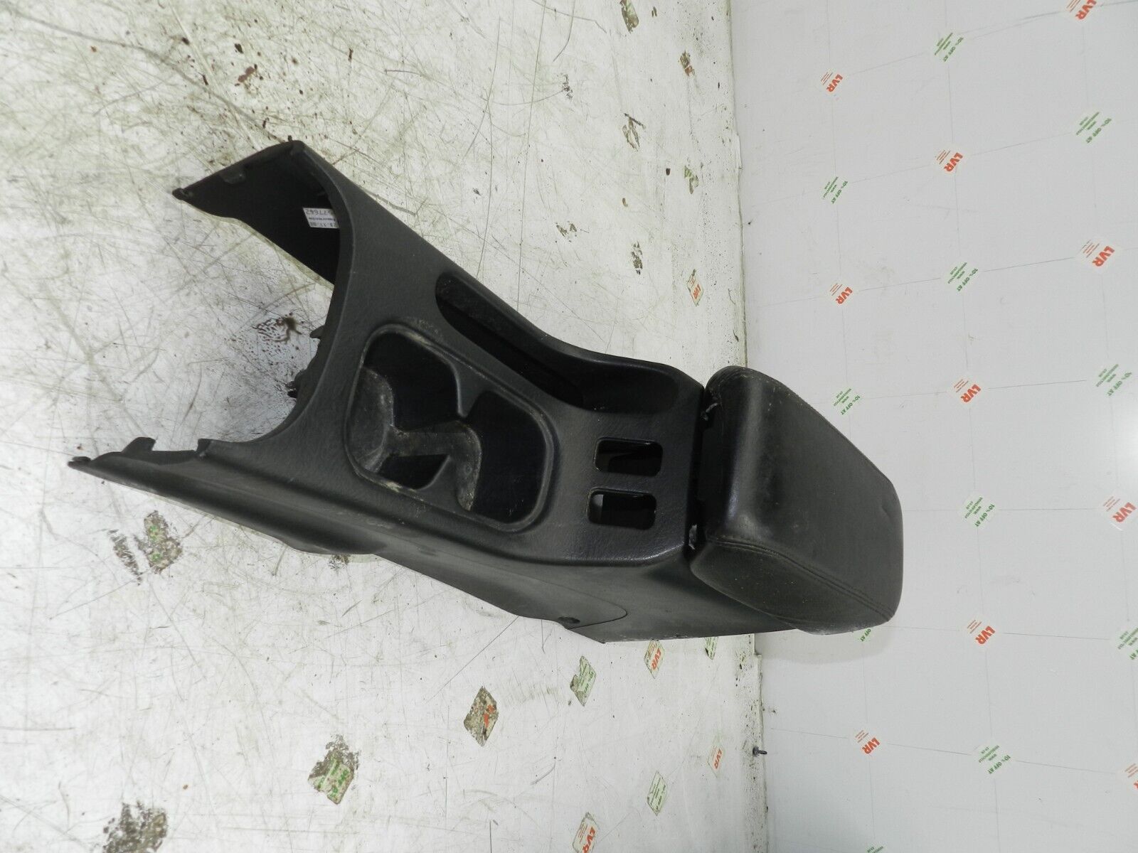 (138) 1998 HONDA ACCORD MK6. CENTRE CONSOLE HAND BRAKE FRAME ARM REST