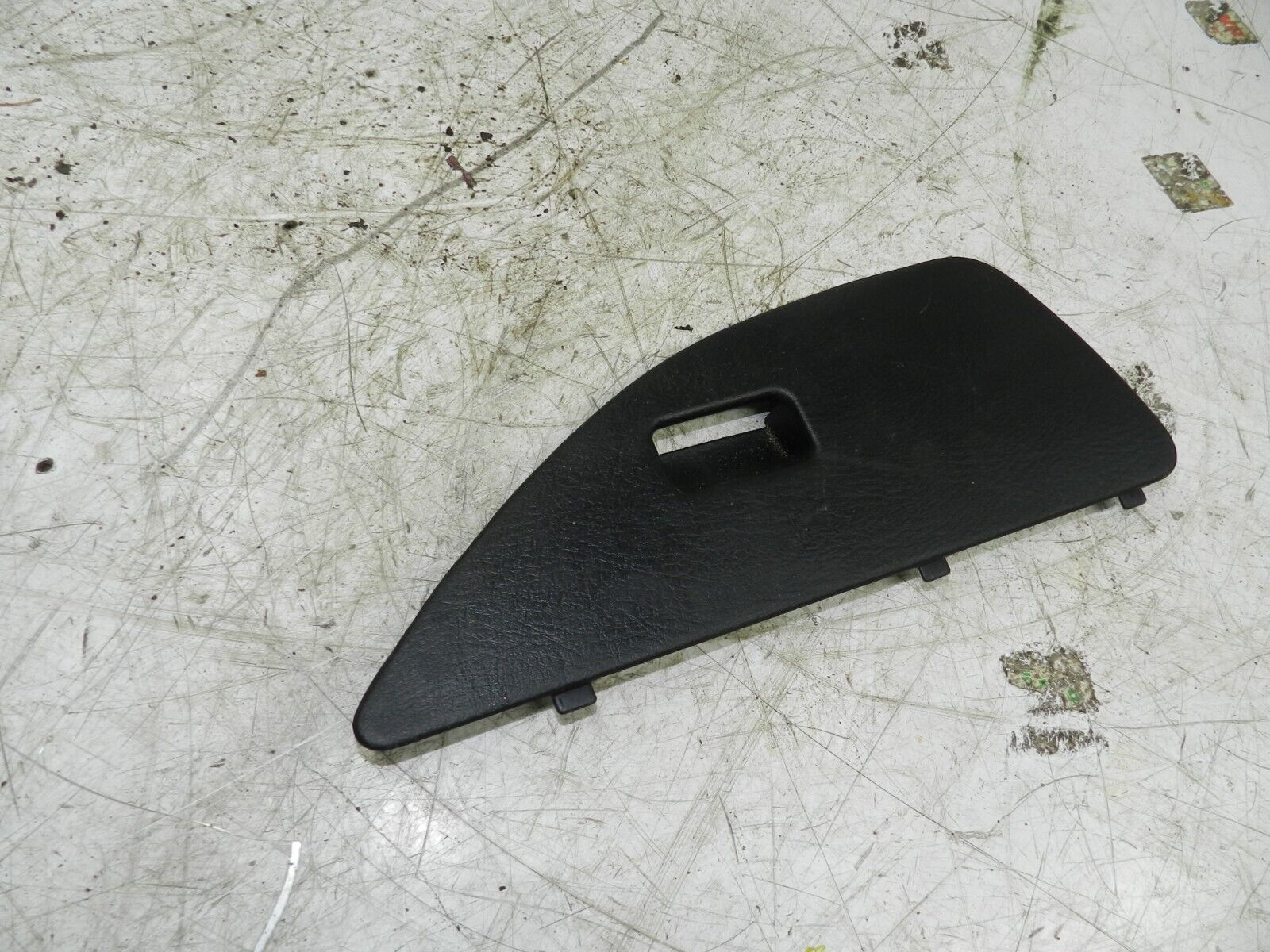 (138) 1998 HONDA ACCORD MK6. STORAGE POCKET LID COVER DASH BOARD END