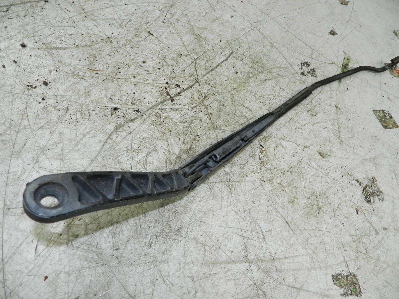 (138) 1998 HONDA ACCORD MK6. PASSENGER SIDE FRONT WIPER ARM