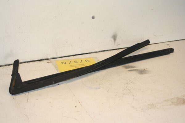 MERCEDES CLK W209. PASSENGER SIDE REAR WINDOW TRIM - Image 2