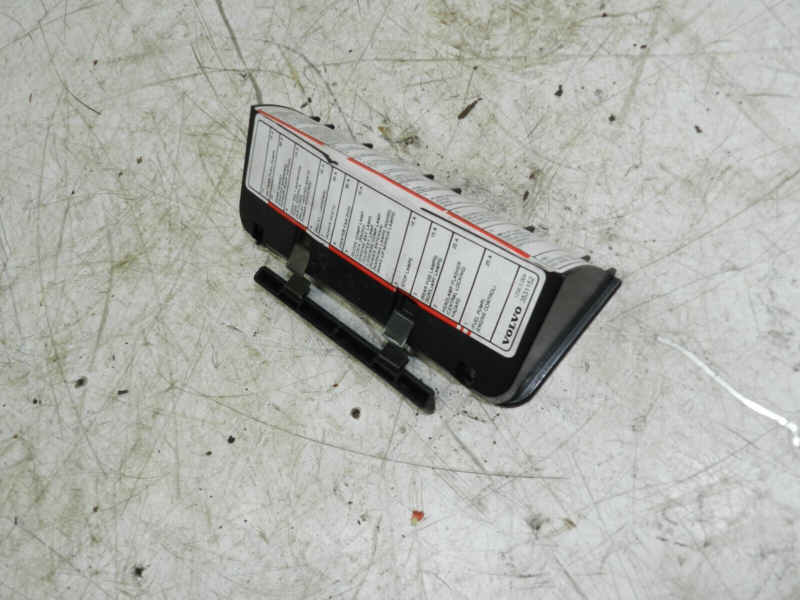 1990 VOLVO 700 740. FUSE BOX COVER LID - Image 2