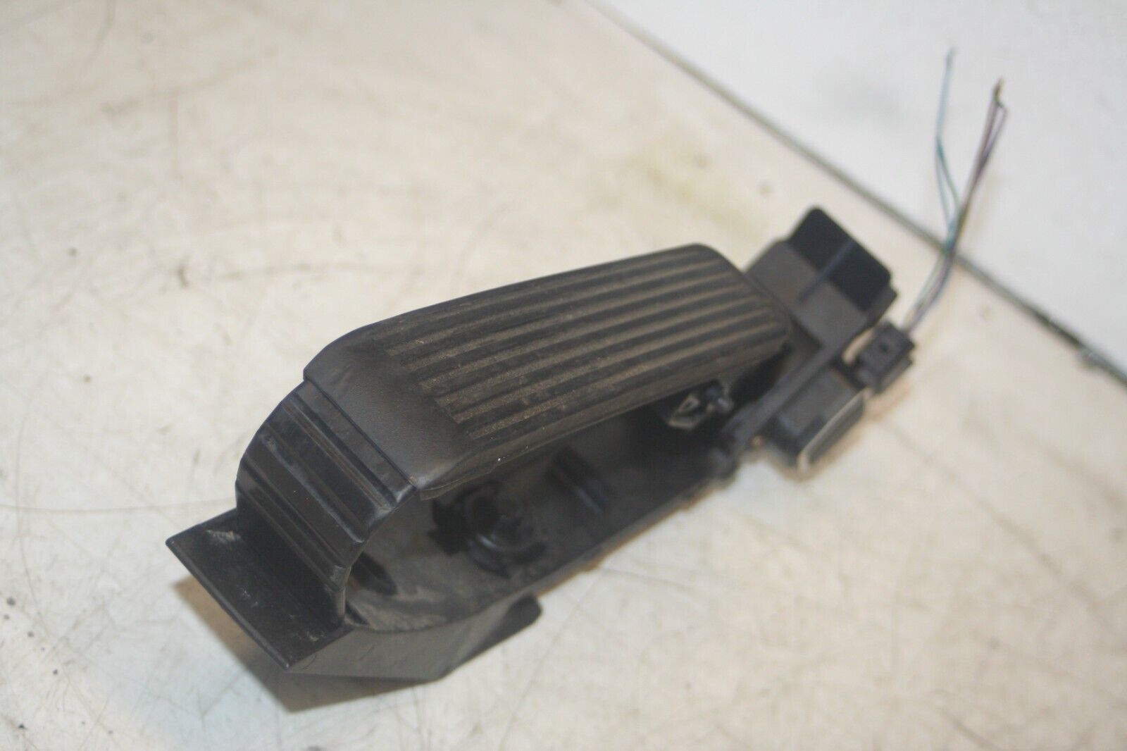2005 MERCEDES S CLASS W220. ACCELERATOR THROTTLE PEDAL