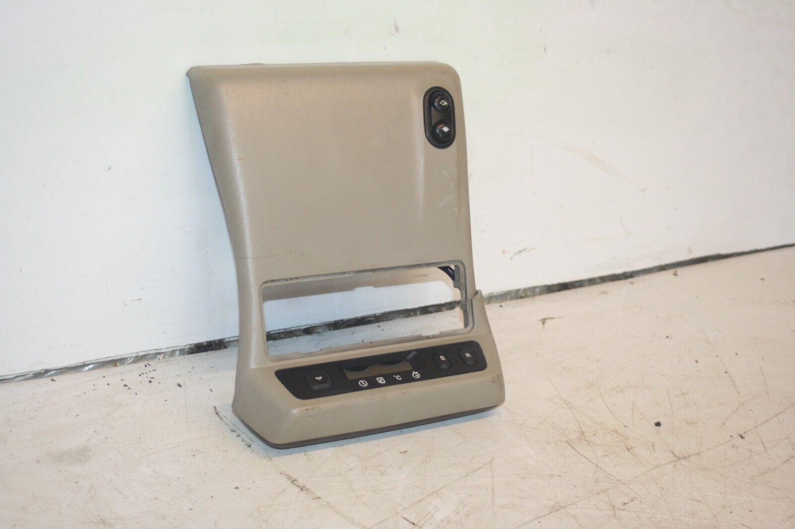 1990 FORD GRANADA MK3. SUNROOF SWITCH DISPLAY SCREEN DAMAGED 85GBAO45B54-CAW - Image 2