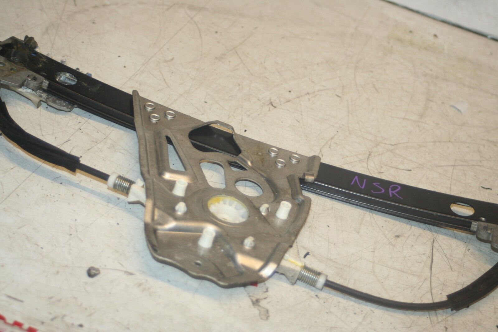 2005 MERCEDES S CLASS W220. PASSENGER SIDE REAR WINDOW REGULATOR